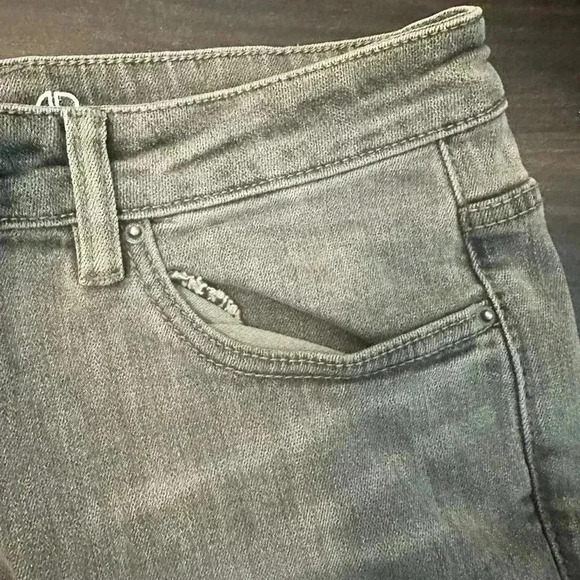 Crysp Denim Distressed Paint-Splatter Jeans - Size 34 - Picture 6 of 6